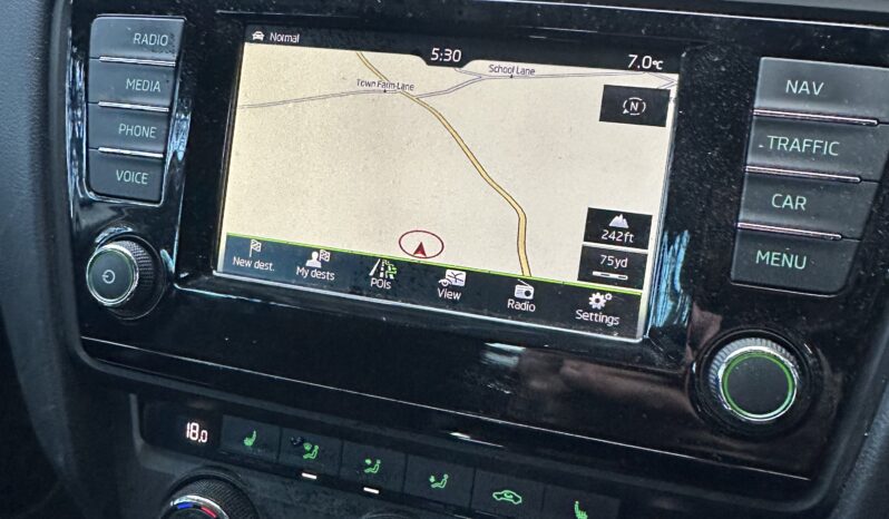 
								Skoda Octavia 1.4 TSI SE DSG full									