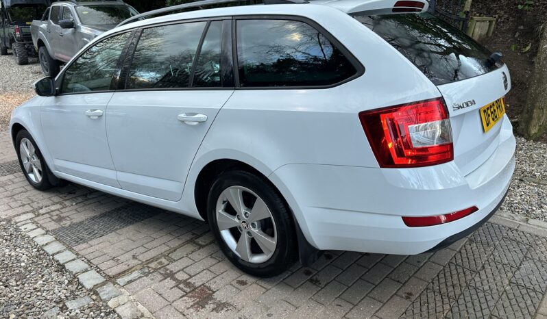 
								Skoda Octavia 1.4 TSI SE DSG full									