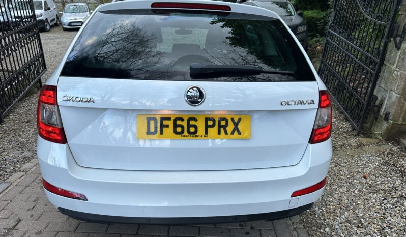 
								Skoda Octavia 1.4 TSI SE DSG full									