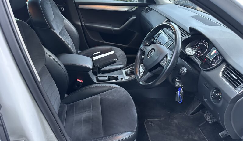 
								Skoda Octavia 1.4 TSI SE DSG full									