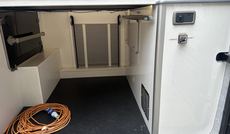 
								2023 VW Crafter 4 Berth Camper Van Auto 9k miles full									