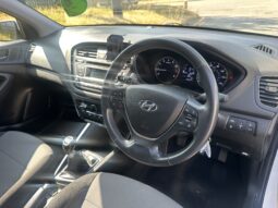 
										2017 Hyundai I20 MPI SE FSH Mint Car full									
