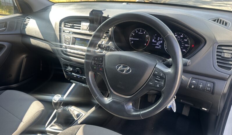 
								2017 Hyundai I20 MPI SE FSH Mint Car full									
