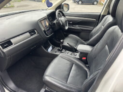 
										Mitsubishi Outlander 2.2 DI-D GX4 4WD 7 SEATER full									