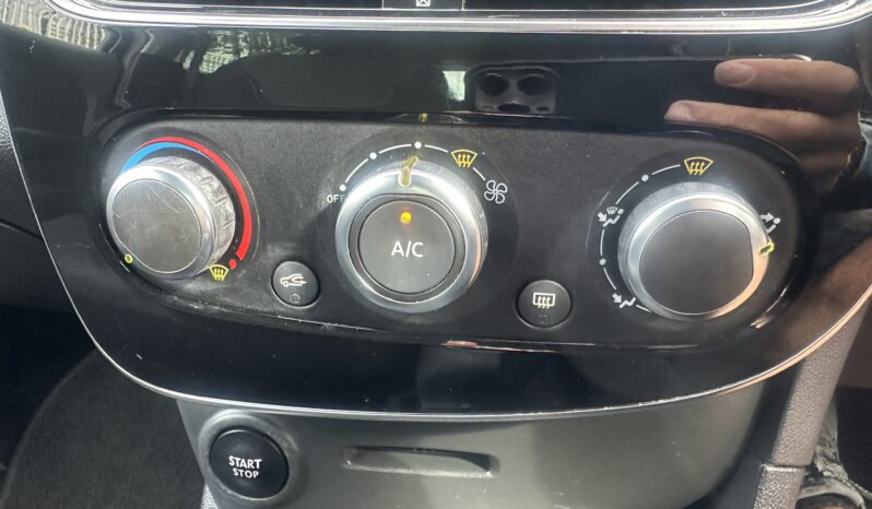 
								Renault Clio 0.9 TCe Iconic 2019 Low Miles full									