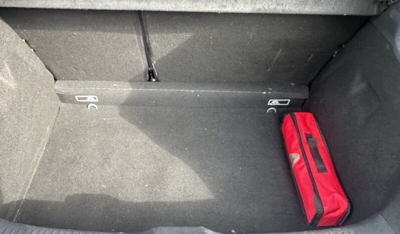 
								Renault Clio 0.9 TCe Iconic 2019 Low Miles full									