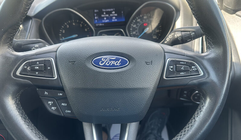 
								Ford Focus 1.0T EcoBoost Titanium full									