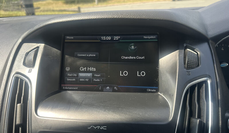
								Ford Focus 1.0T EcoBoost Titanium full									