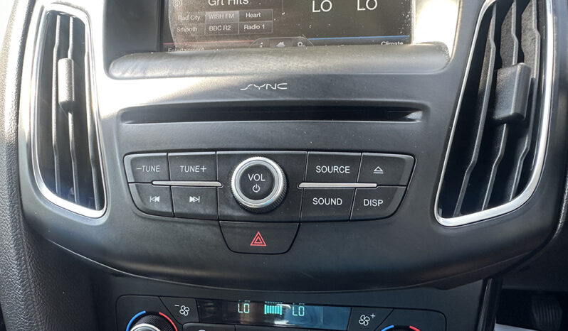 
								Ford Focus 1.0T EcoBoost Titanium full									