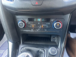 
										Ford Focus 1.0T EcoBoost Titanium full									