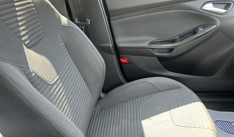 
								Ford Focus 1.0T EcoBoost Titanium full									