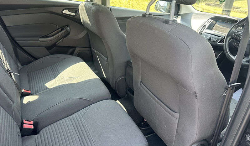 
								Ford Focus 1.0T EcoBoost Titanium full									