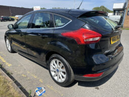 
										Ford Focus 1.0T EcoBoost Titanium full									