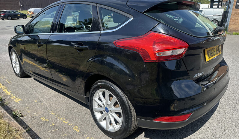 
								Ford Focus 1.0T EcoBoost Titanium full									
