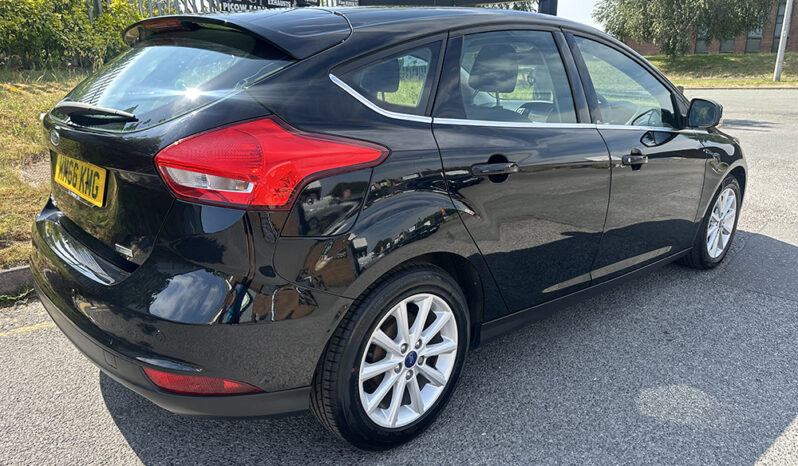 
								Ford Focus 1.0T EcoBoost Titanium full									
