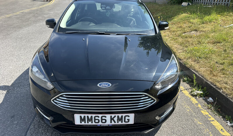 
								Ford Focus 1.0T EcoBoost Titanium full									