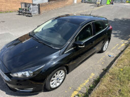
										Ford Focus 1.0T EcoBoost Titanium full									