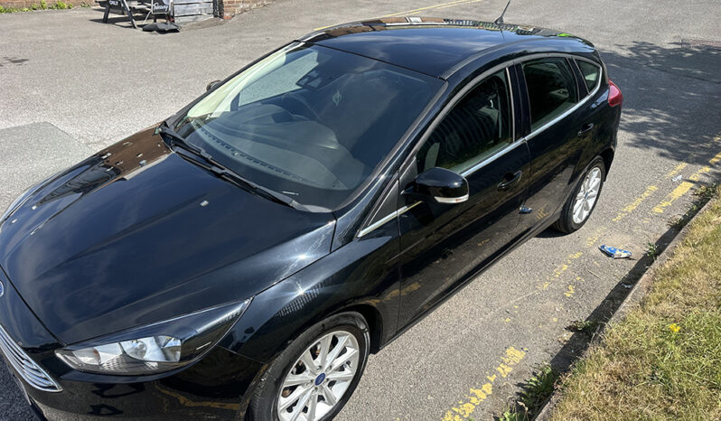 
								Ford Focus 1.0T EcoBoost Titanium full									