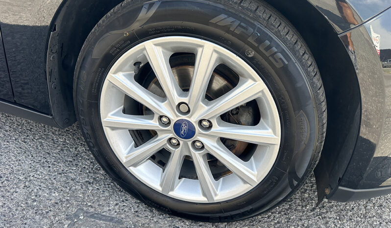 
								Ford Focus 1.0T EcoBoost Titanium full									