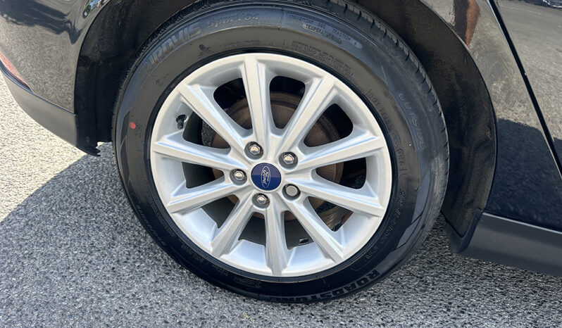 
								Ford Focus 1.0T EcoBoost Titanium full									