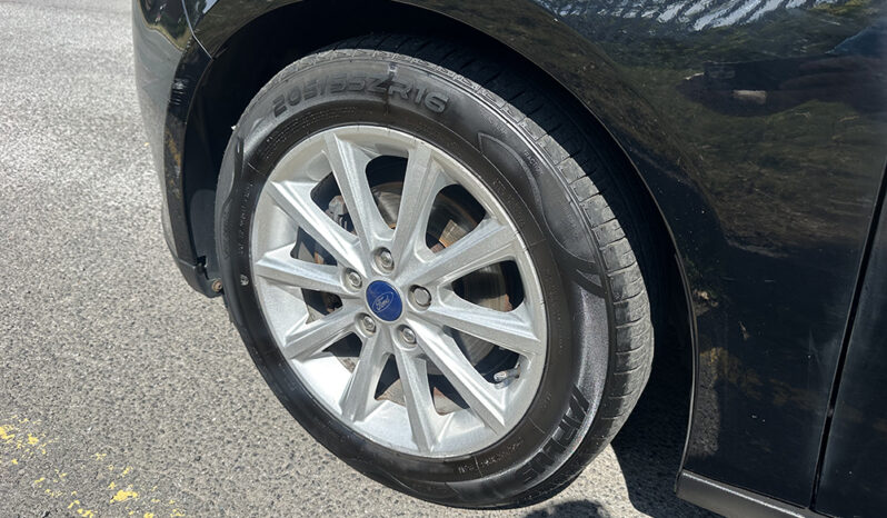 
								Ford Focus 1.0T EcoBoost Titanium full									