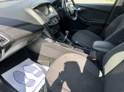 
										Ford Focus 1.0T EcoBoost Titanium full									