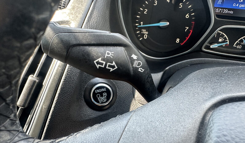 
								Ford Focus 1.0T EcoBoost Titanium full									