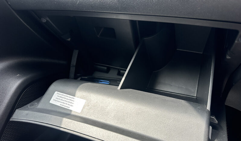 
								Peugeot 2008 1.5 BlueHDi Active full									