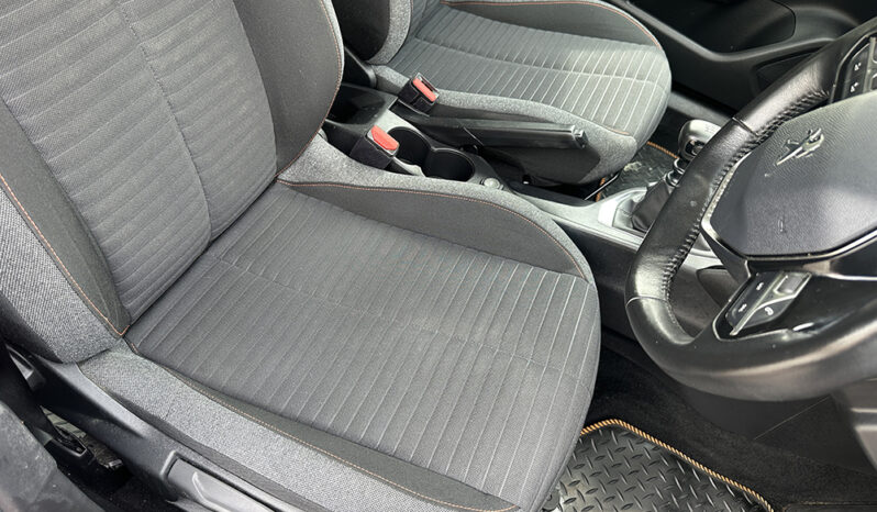 
								Peugeot 2008 1.5 BlueHDi Active full									