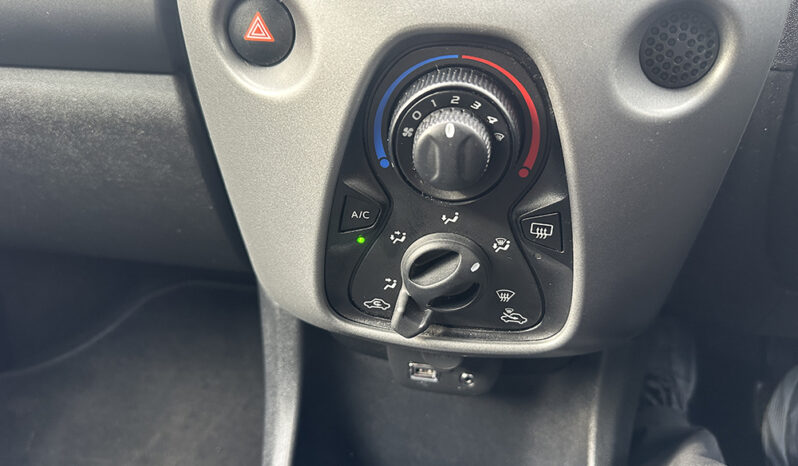 
								2019 Toyota AYGO 1.0 VVT-i x-play full									